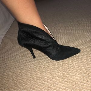 CUTE!!!! Black Bootie heels Andrew Kayla cow hide